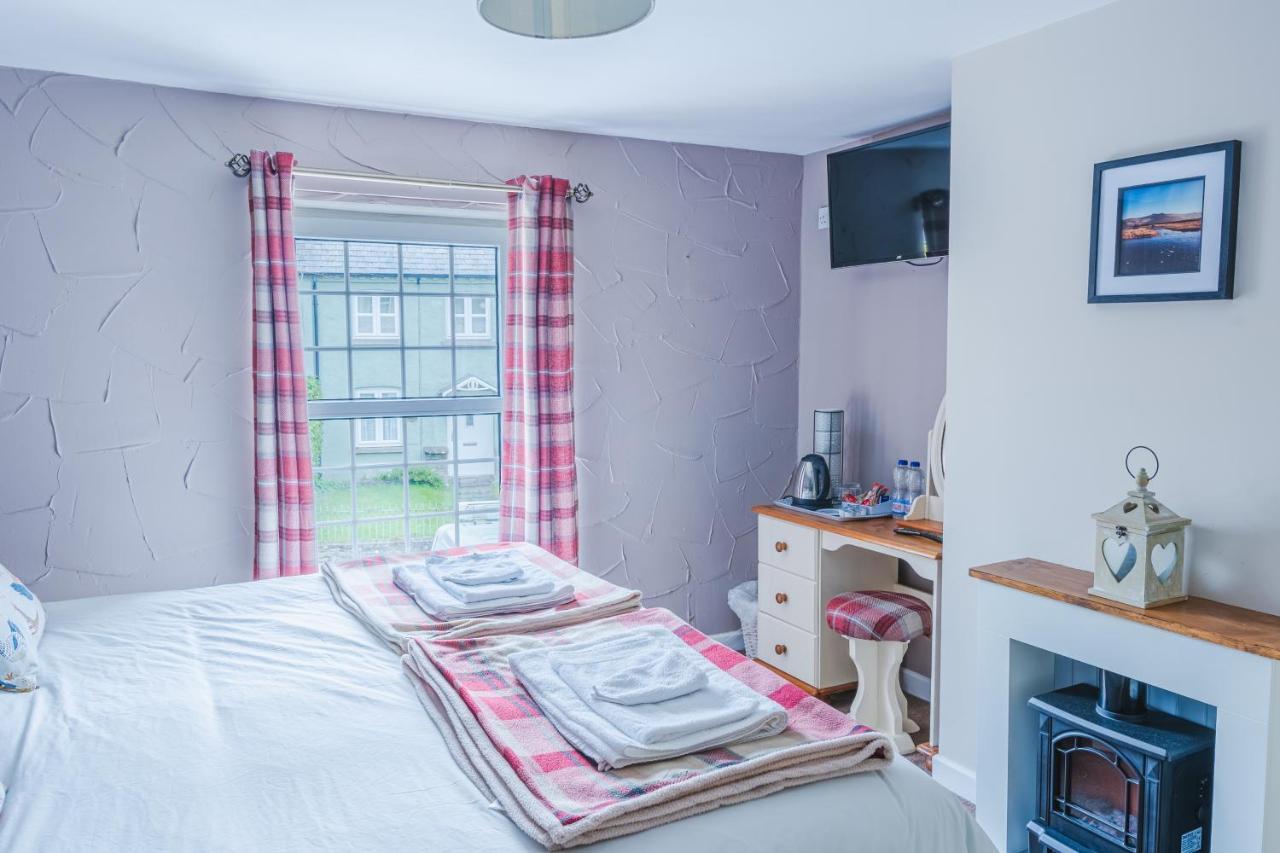 The Cock Hotel Bronllys 외부 사진